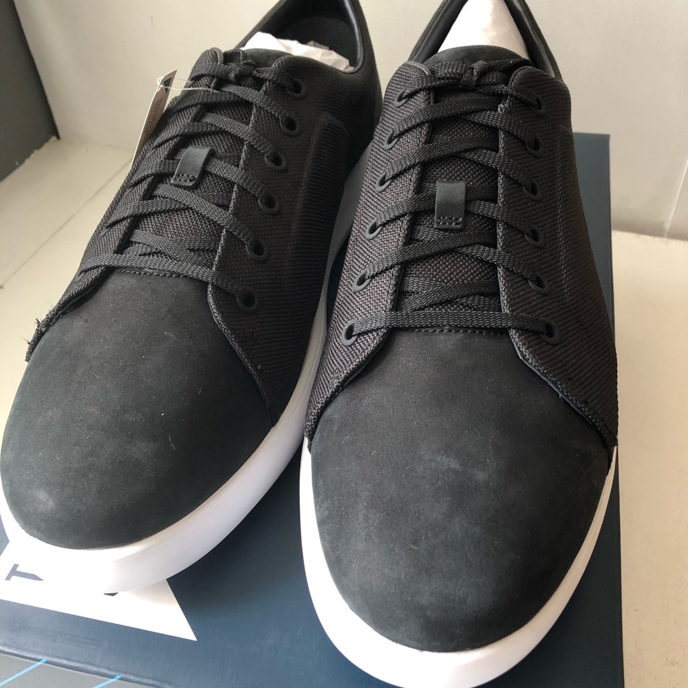 Men’s brand new under amour shoes. Size 13 in box
